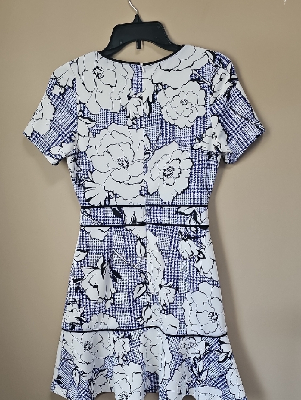 Slate & Willow Navy and White Floral Fit-and-Flare Mini Dress - Picture 4 of 4